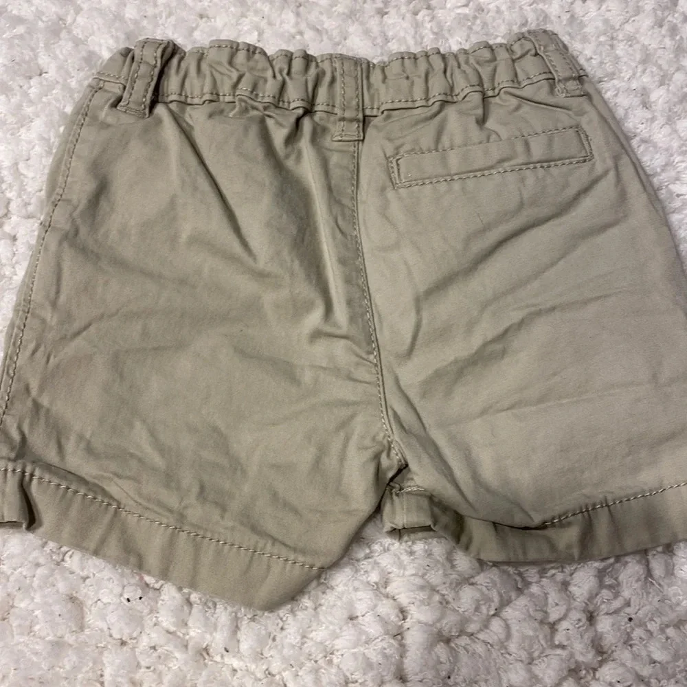 T baby boys OshKosh Bgosh. solid beige shorts size 18 mos